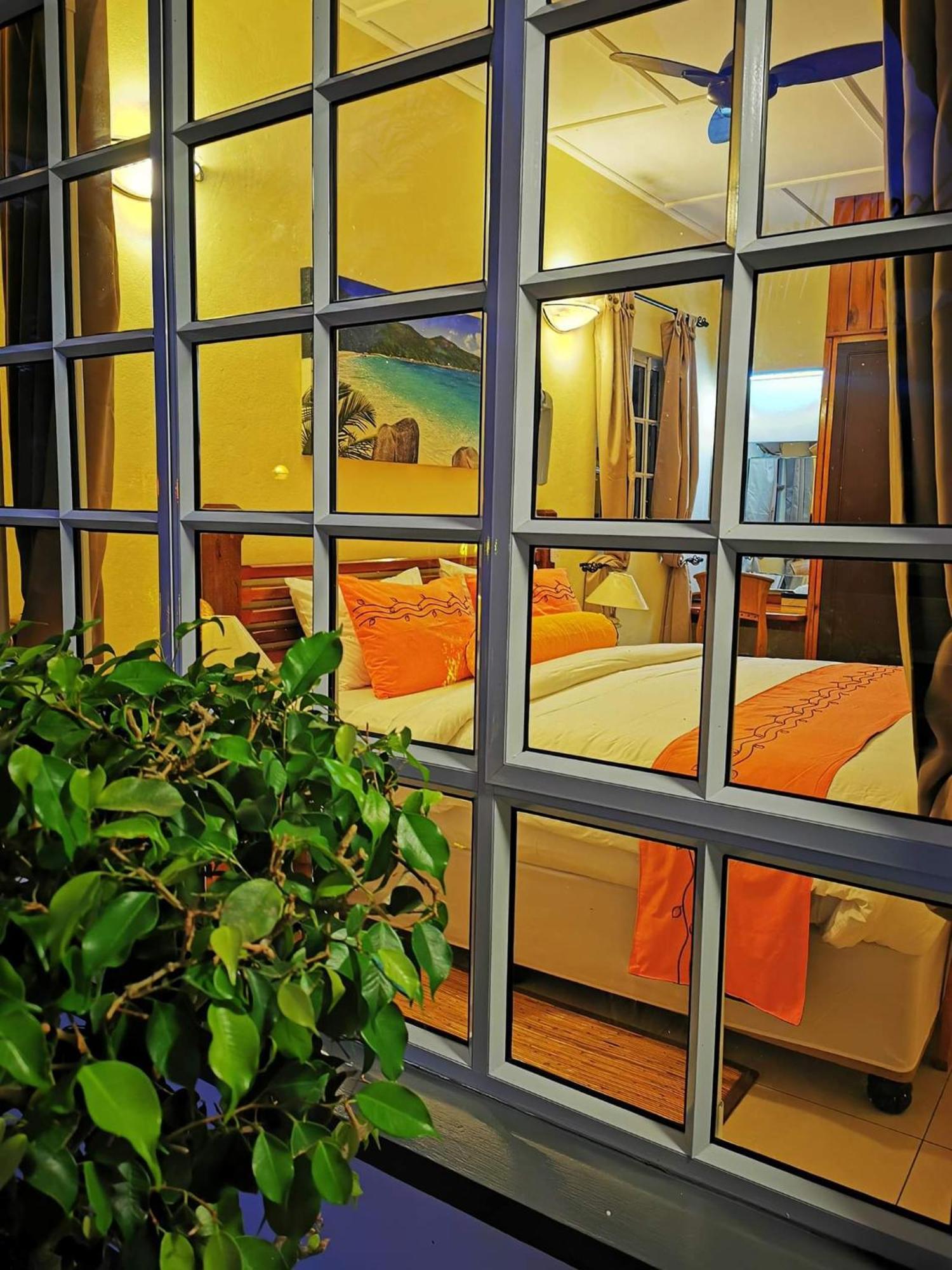 Maison Charme De L'Ile La Digue Luaran gambar